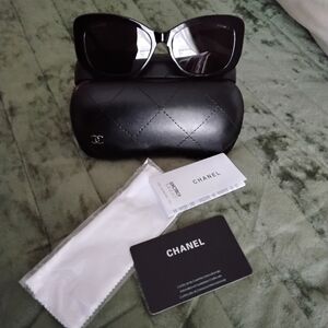 CHANEL Black Cat-Eye Sunglasses